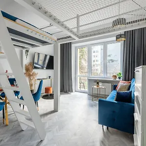 https://luxury-apartments-in-the-city-center.warsawhotelspoland.com